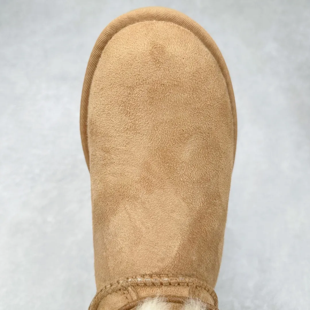 Pick up locally 💰600 UGG 1696 goddess style autumn and winter sheepskin and fur integrated snow boots. All shoes are made from the same factory as ZP. Longfeng A-grade Australian imported sheepskin and fur integrated women's boots. Brand OEM production line. Fully follow the ZP process. OEM original pattern maker. Adhering to the principle of no original shoes and no development selection. Pay attention to every detail. The most authentic version on the market TREADLITE "Light Wing" technology outsole Lightweight/durable/flexible/pile size: 35 36 37 38 39 40 Coding: by3936010